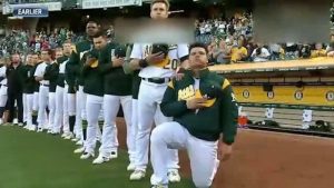 TrumpLicenziare sportivi che insultano bandiera