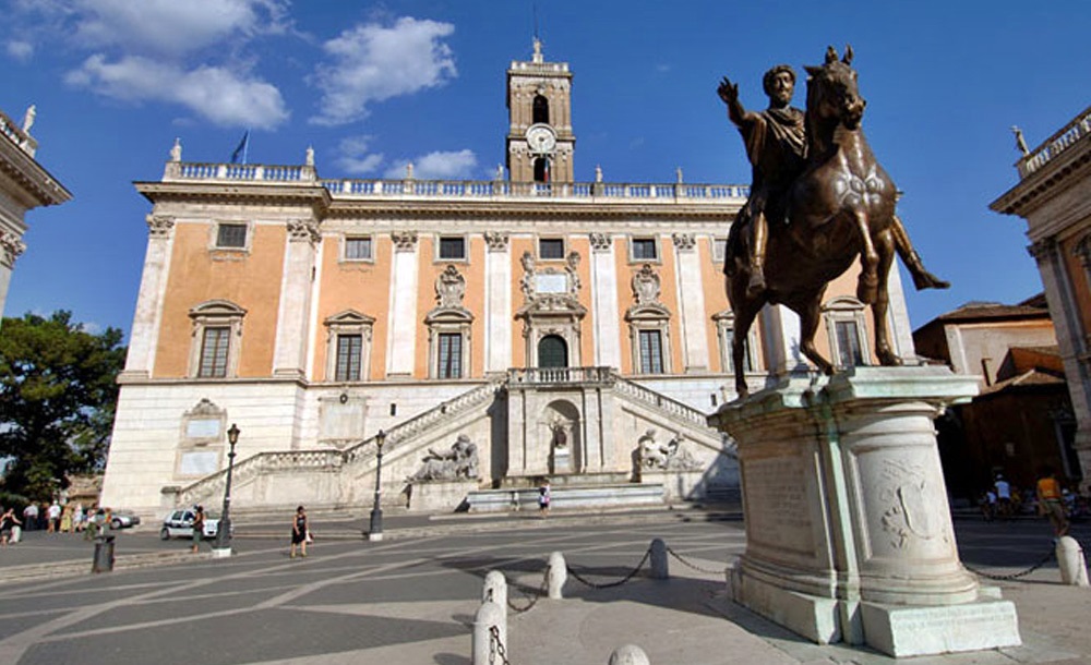 Roma, inizia l’era Gualtieri che vince Aula e Municipi