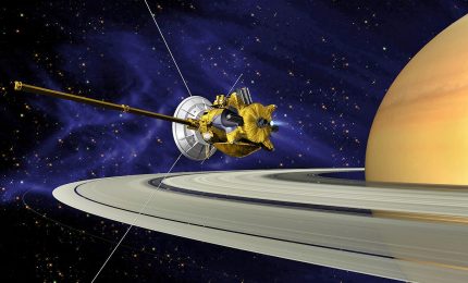 Tutto pronto per l'abbraccio finale tra Cassini e Saturno. Domani la sonda si disintegrerà nell'atmosfera