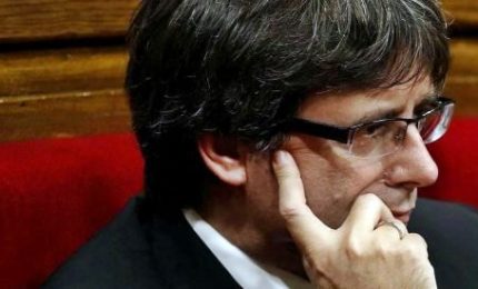 In due ore governo "liquida" Catalogna: destituzione di Puigdemont, elezioni entro sei mesi