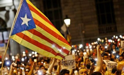 Catalogna, si organizza il movimento resistenza pacifica