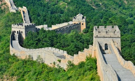 Lo spettacolo della Grande muraglia cinese vista dal drone