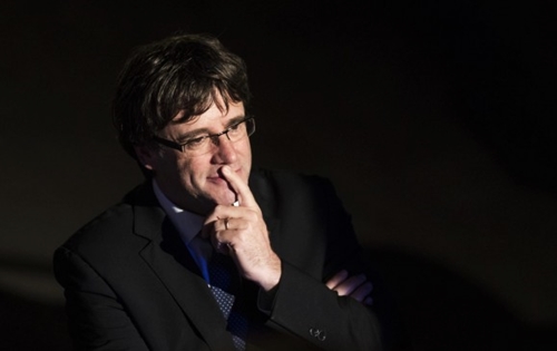 Puigdemont non indice le elezioni, l’ultima parola al Parlamento catalano