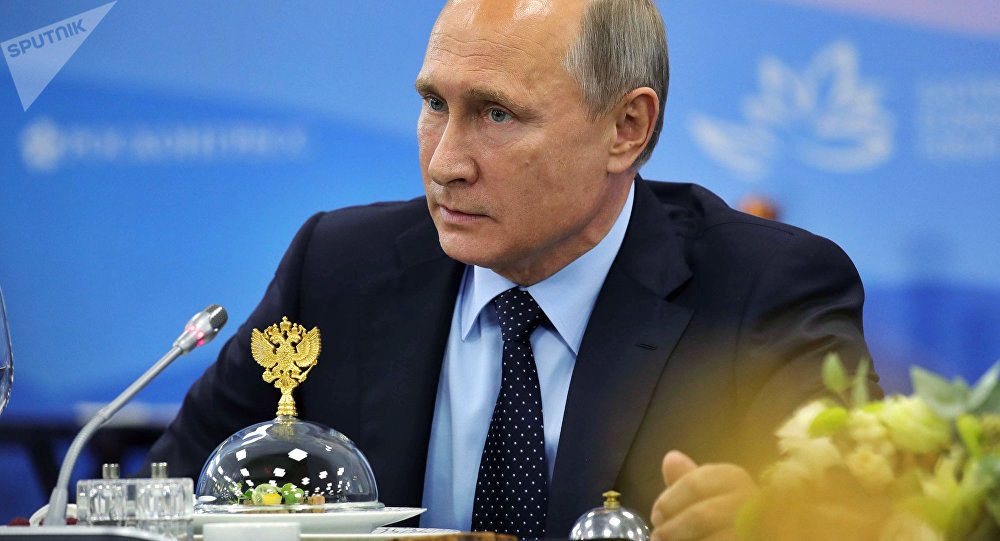 Putin e l’incubo Nato, il presidente russo rimpiange l’Unione Sovietica