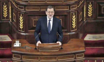 Sceneggiata catalana: "La dichiarazione di indipendenza atto simbolico". Premier Rajoy: "E ora la Catalogna faccia chiarezza"