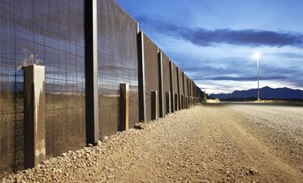 Messico, Trump valuta prototipi muro anti-immigrati