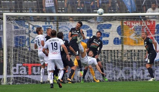 Il Venezia piega 1-0 l’Empoli e vola in testa. Il Novara vince 2-0 a Palermo