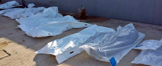 Naufragio a largo della Libia, morti oltre 30 migranti. “Corpi divorati dagli squali”