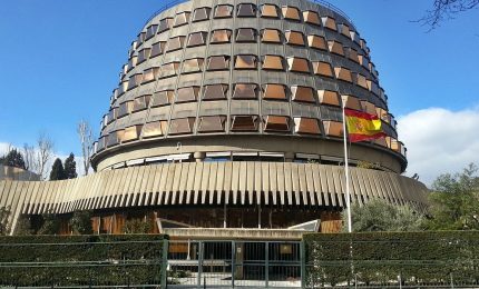 Puigdemont "esule" a Bruxelles: "Garanzie o non torno in Spagna". E il tribunale spagnolo lo convoca