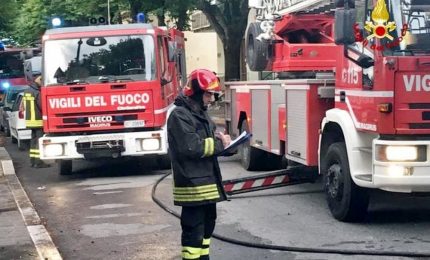 Ancora autobus a fuoco a Roma, pompieri in azione