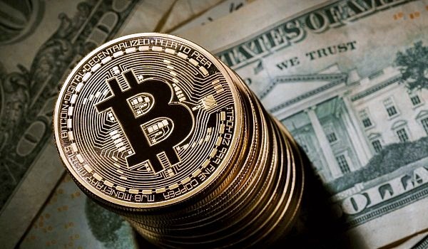 Bitcoin crolla a 7mila dollari (-17%)