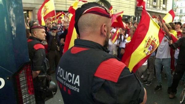 Puigdemont chiede dialogo, ma per Rajoy non è interlocutore