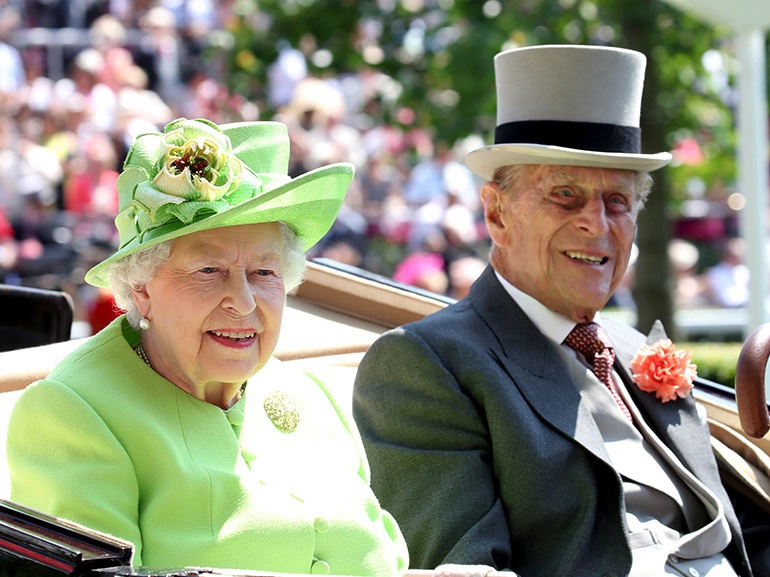 cover-regina-elisabetta-principe-filippo-matrimonio-mobile