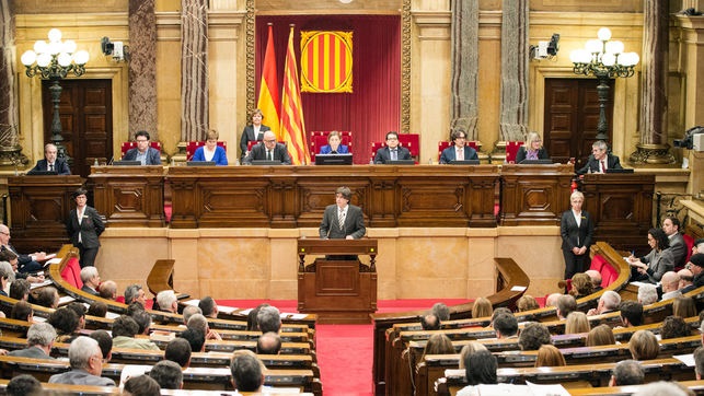 Oggi il Parlament eleggerà nuovo governo catalano. Giallo su presenza dell’esiliato Puigdemont