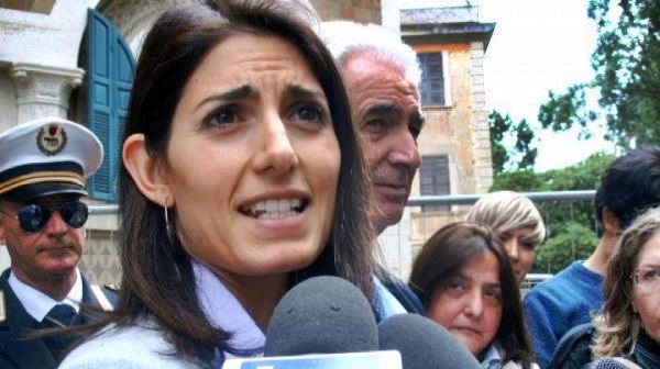 Raggi resta indagata, presto voto su atti del nuovo stadio