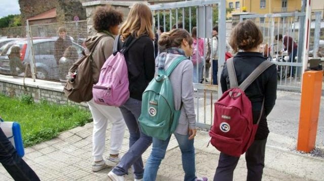 Minori 14 anni, ok uscire soli da scuola