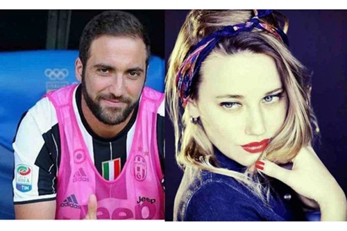 Gonzalo Higuain, Laura Wechsler