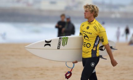 Hawaii, il surfista J. J. Florence si conferma campione del mondo
