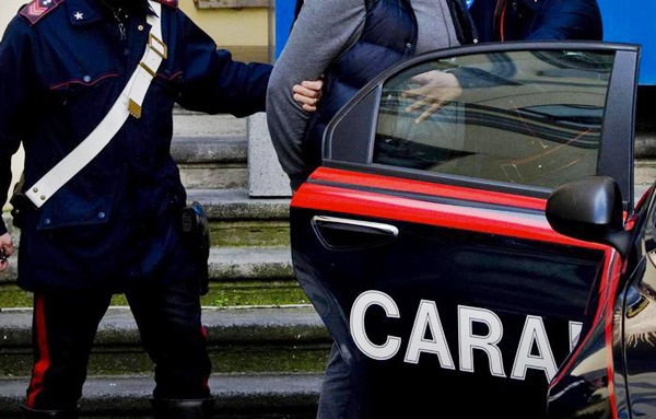 Esce da carcere e ruba auto, arrestato dopo inseguimento