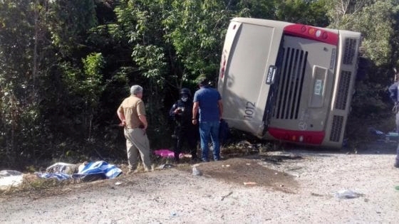 Si ribalta bus turistico, almeno 12 morti. Coinvolti anche italiani