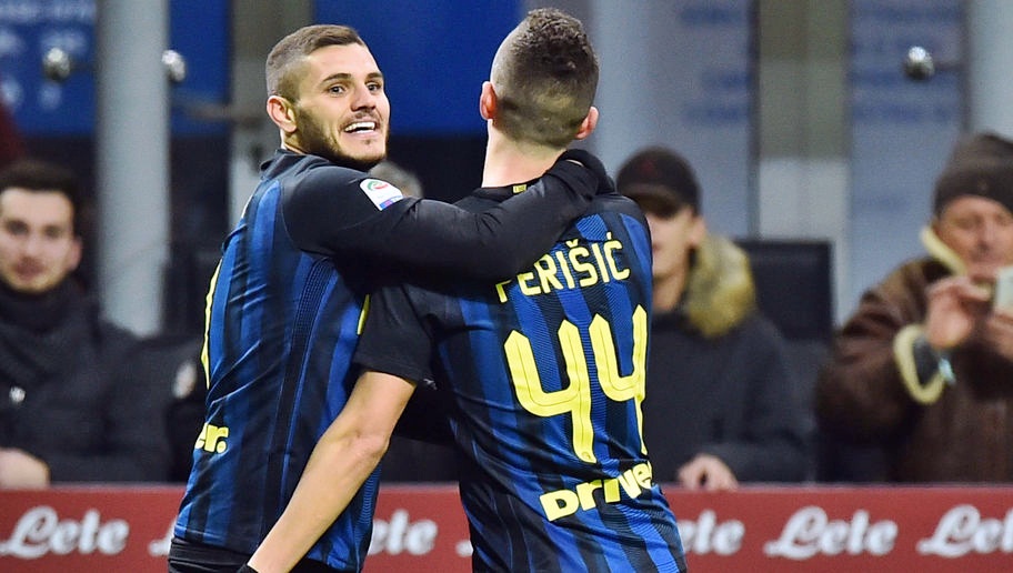 L’Inter travolge 5-0 il Chievo e va in testa alla classifica