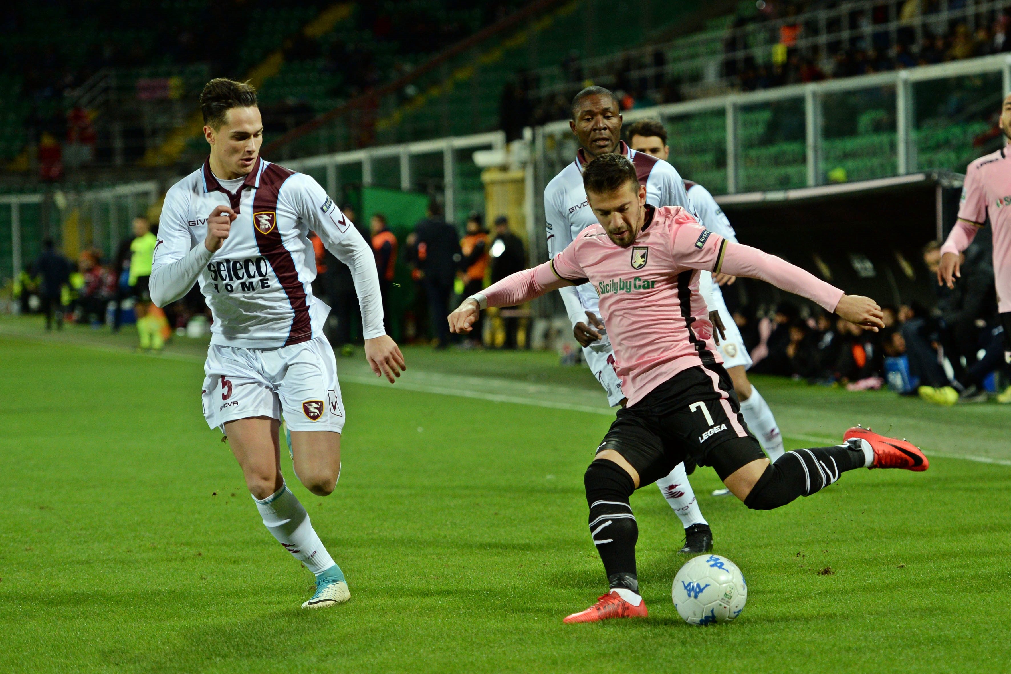 Palermo campione d’inverno, 3-0 alla Salernitana