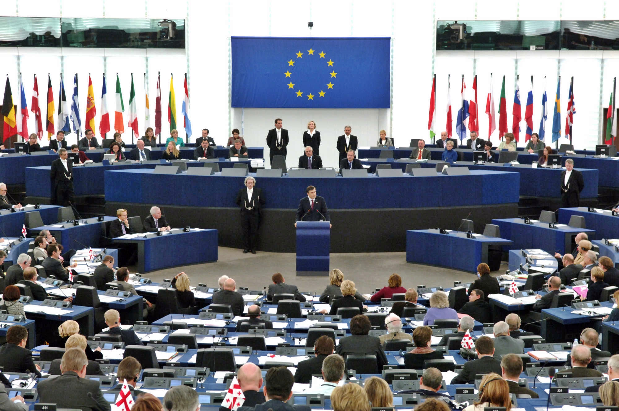 Europarlamento boccia discussa riforma su copyright online