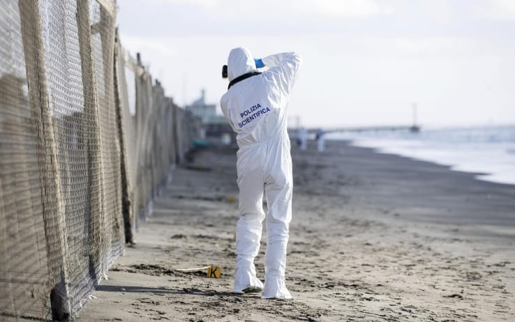 Trovato il cadavere di un uomo su una spiaggia di Ostia