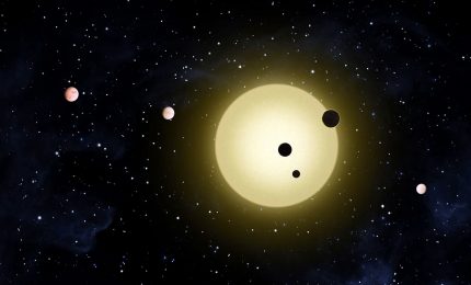 Un sistema stellare sosia del nostro a 2.545 anni luce