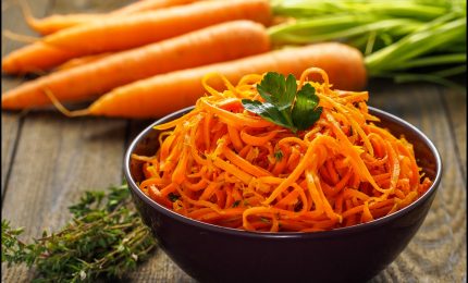 Un primo leggero e alternativo, spaghetti di carote e menta