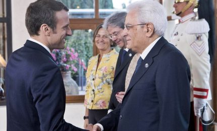 Macron ricevuto da Mattarella, poi visita alla Domus Area