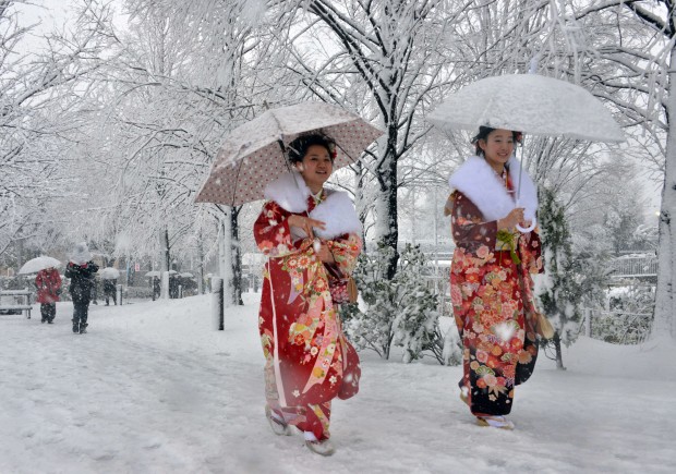 Tokyo sotto la neve, una rarità per la capitale giapponese