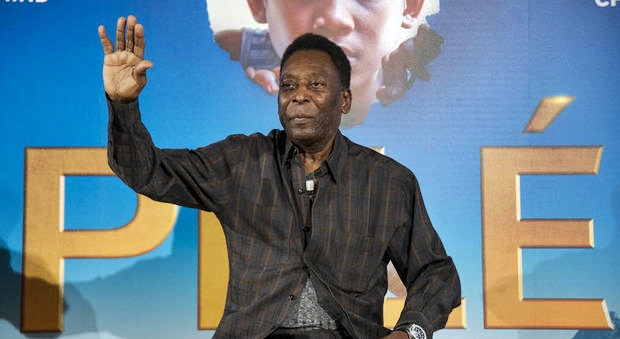 Pelé dimesso dall’ospedale di Parigi