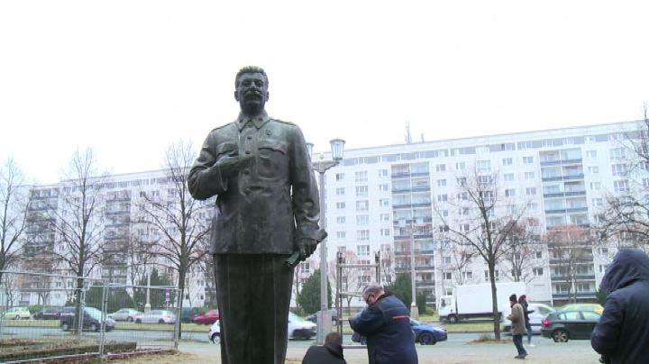 statua di Stalin posizionata nel centro di Berlino