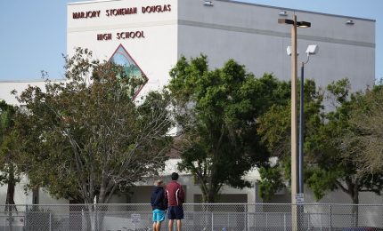 Florida, studenti della scuola della strage tornano in classe