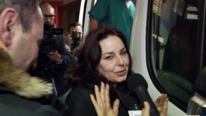 La giornalista Rai, Maria Grazia Mazzola, è stata presa a schiaffi a Bari