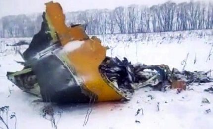 Aereo precipita dopo decollo con a bordo 71 persone, nessun sopravvissuto