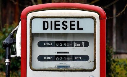 I big dell'auto si stanno sganciando dal diesel. Negli Usa è morto, in Francia stop dal 2030. L'Italia in controtendenza