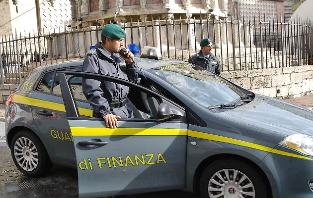 Lecce, promotore finanziario truffa 50 famiglie e incassa 1,5 milioni. Arrestato a Praga