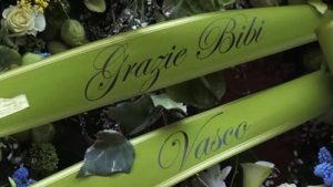 il_mondo_dello_spettacolo_ai_funerali_di_bibi_ballandi75467_640_ori_crop_master__0x0_640x360