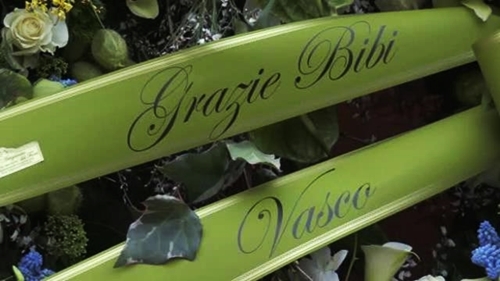 il_mondo_dello_spettacolo_ai_funerali_di_bibi_ballandi75467_640_ori_crop_master__0x0_640x360