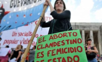 Argentina, migliaia di donne in piazza per legalizzare l'aborto