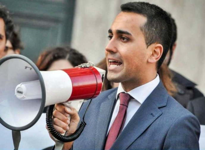 Pensioni e reddito di cittadinanza, Di Maio insiste. “Se elimini miseria finisce voto di scambio”