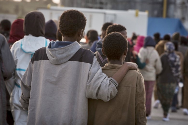 Migranti, giudice blocca ritorno di 19 minori africani in Italia