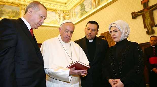 Erdogan a Roma: un’ora dal Papa, poi Colle e Palazzo Chigi. Nessuna dichiarazione