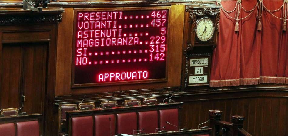 Via libera a 379 leggi nella XVII legislatura. “Forte crisi di identità del parlamento”