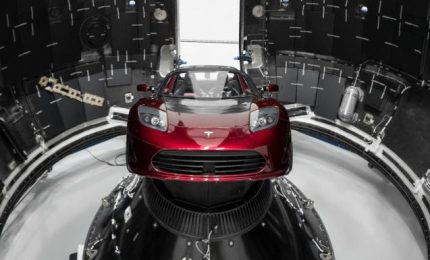 Un'automobile nello spazio, la Tesla di Elon Musk in orbita