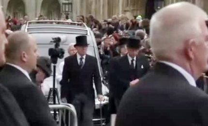 Cambridge, cerimonia privata in omaggio a Hawking