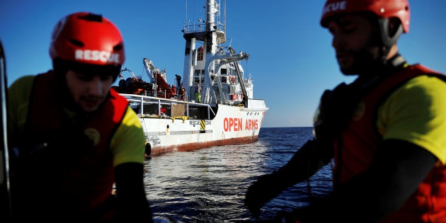 Dissequestrata nave Ong spagnola Proactiva Open Arms. Ma ci sono due indagati