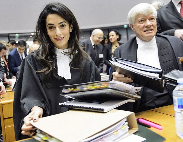 Amal Clooney difenderà i giornalisti Reuters detenuti in Myanmar